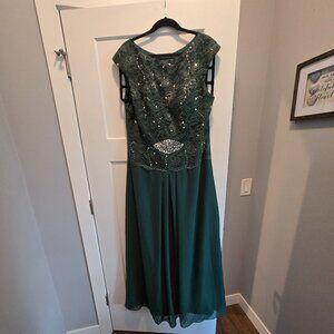 Beautiful formal floor length dress!